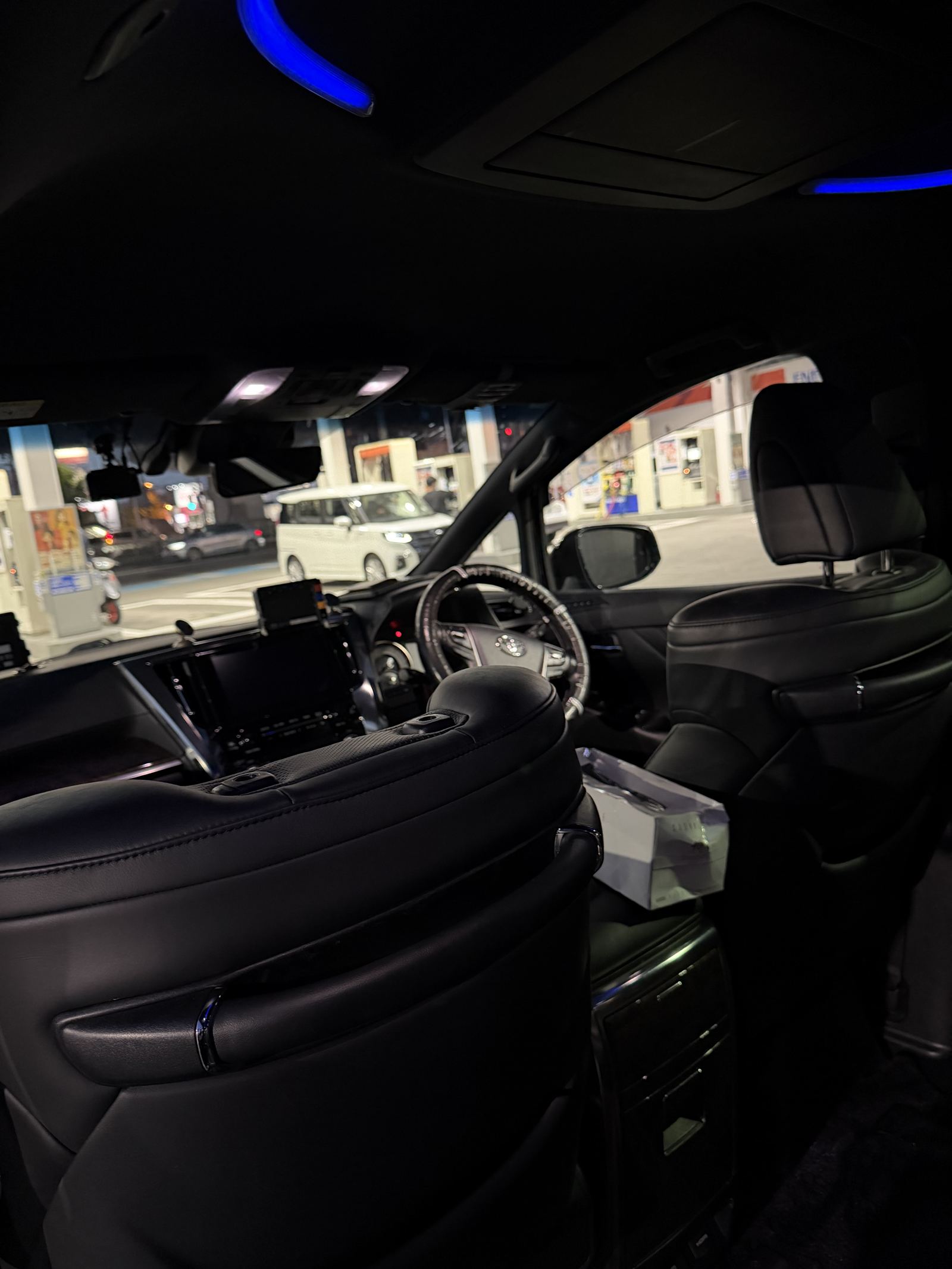 車内（夜間走行時）